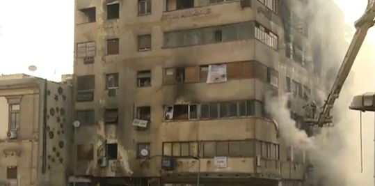 محاولات السيطرة على حريق فندق العتبة